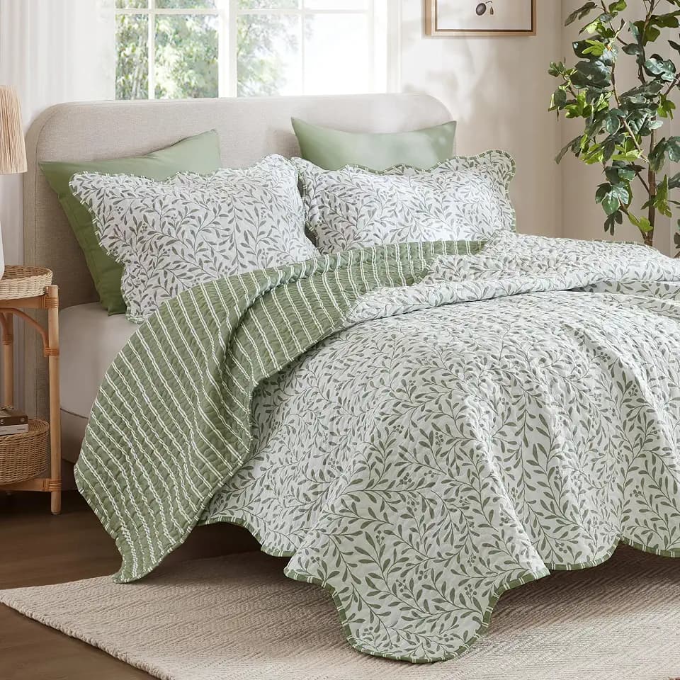 Madison Park Sage Green Floral Quilt Set Full/Queen, 3PC Coverlet