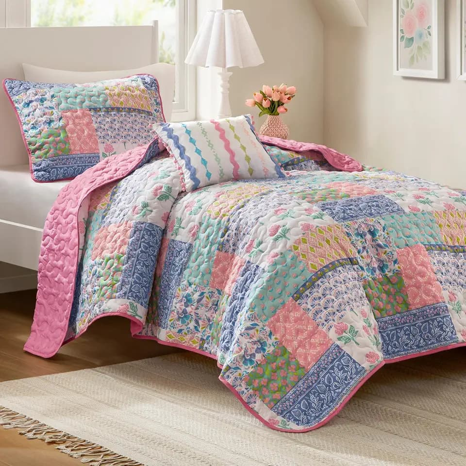 Intelligent Design Floral Patchwork Reversible Pink Twin Quilt Set, 3pc