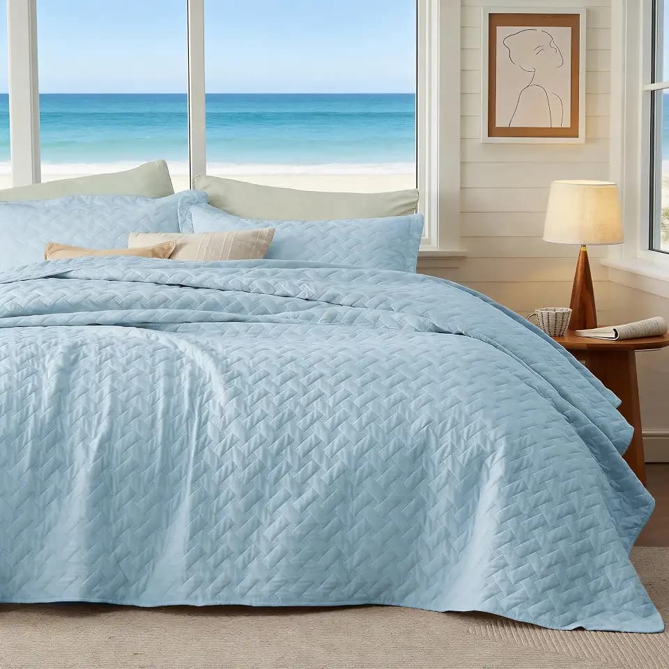 Bedsure Quilts Queen Size, Lightweight Comforter Set, Sky Blue Bedspread
