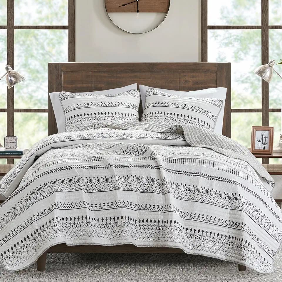 Madison Park Southwestern Boho Reversible Ivory/Black King Quilt Set, 3pc