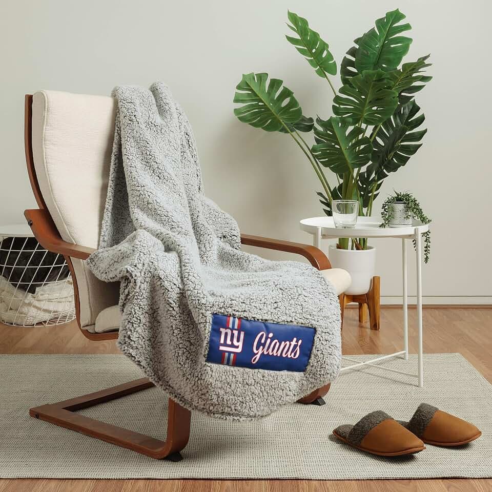 FOCO New York Giants NFL Big Logo Cloud Sherpa Blanket