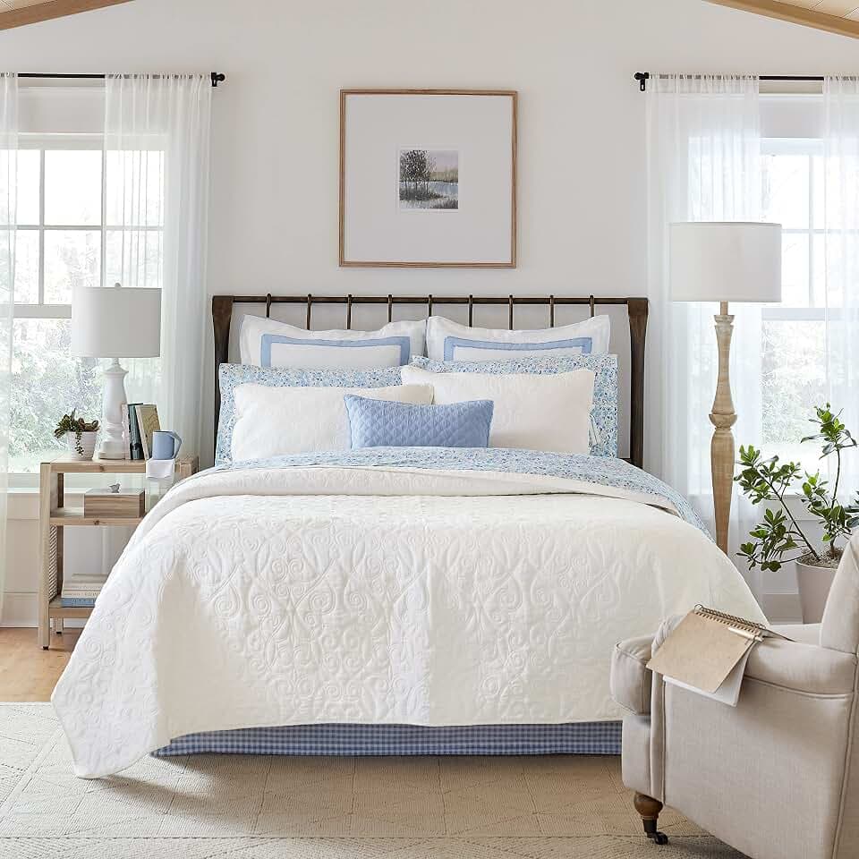 Laura Ashley - Soft & Lightweight Queen Quilt with Matching Shams