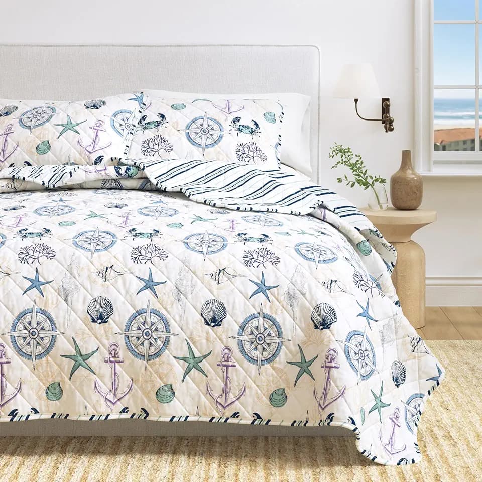 Great Bay Home Coastal Quilt Set - 2-Piece Twin/Twin XL Size Blue Nautical Bedding Set - Lightweight, All-Season, Reversible Bedspread (Nautical Motif)