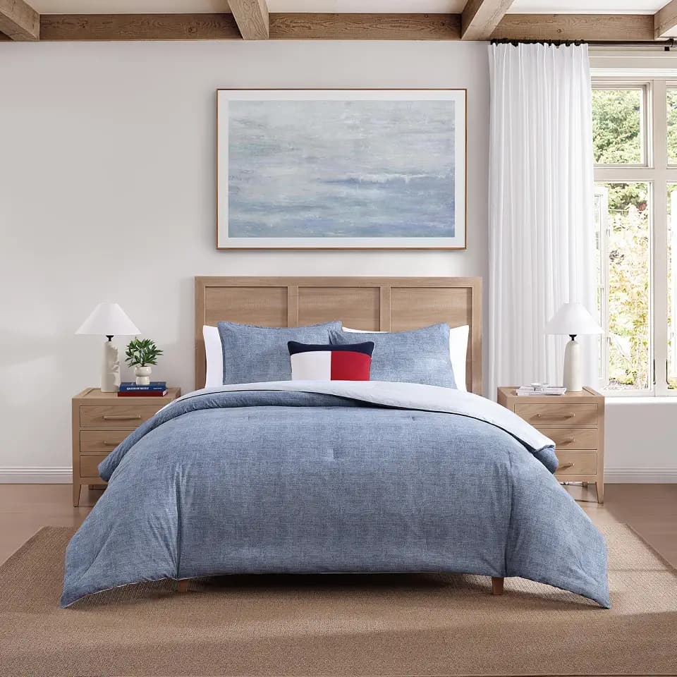 Tommy Hilfiger - Queen Size Comforter Set with Matching Shams