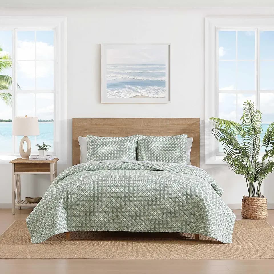 Tommy Bahama - King Size Quilt Set with Matching Shams