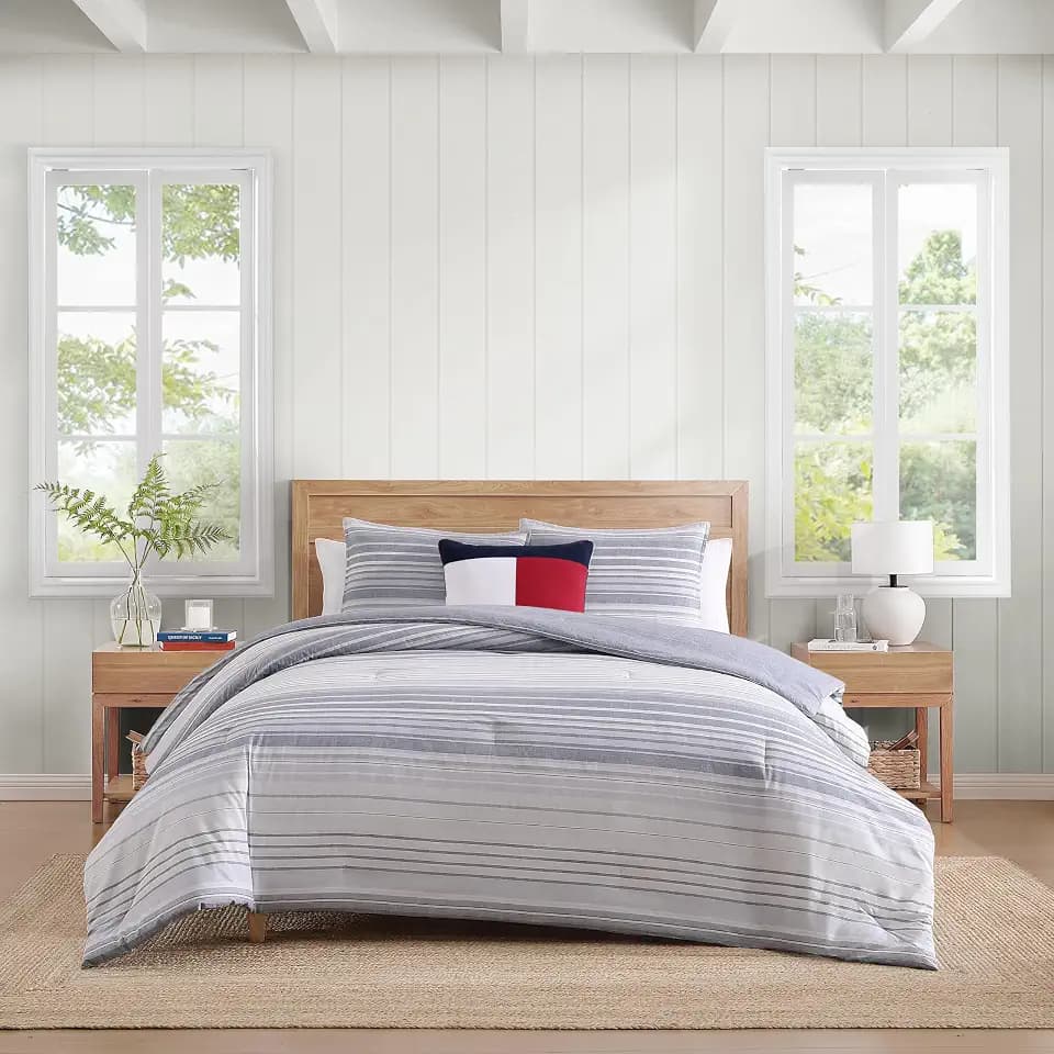 Tommy Hilfiger - Queen Cotton Duvet Cover Set with Shams