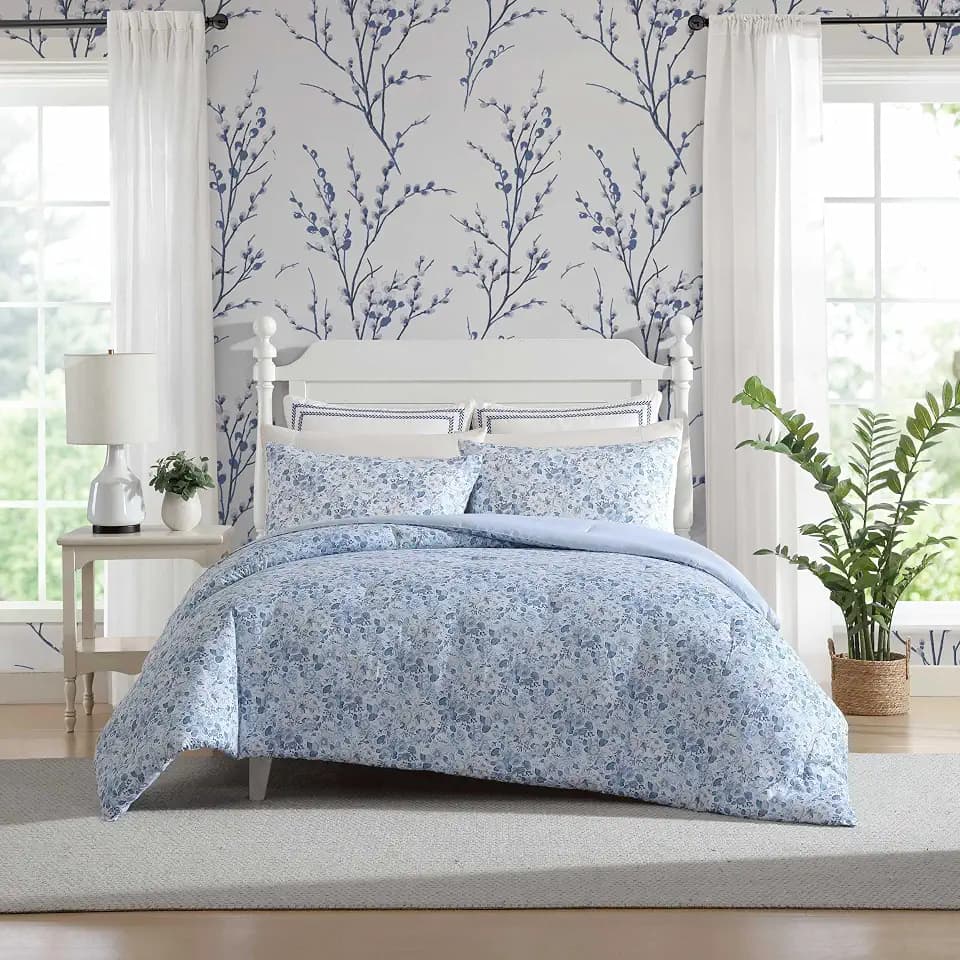 Laura Ashley - Queen Size Comforter Set with Matching Shams