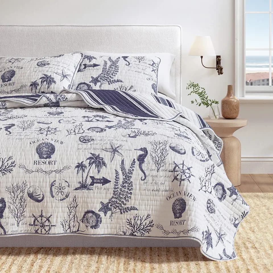 Great Bay Home Coastal Cotton Quilt Set - 2-Piece Twin/Twin XL Size Nautical Bedding Set - Lightweight, All-Season, Reversible Bedspread (Seacoast Memories)