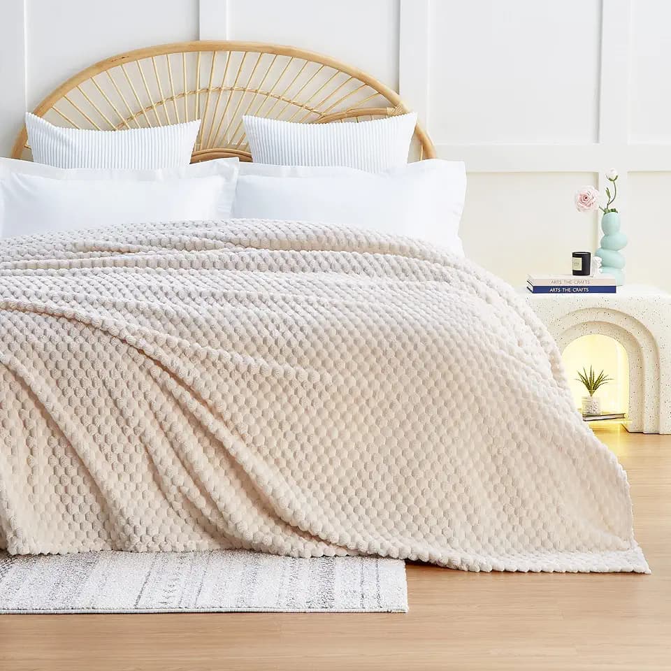 EXQ Home Beige Soft Fleece Queen Blanket Cozy Throw for Bed, Turtle Shell