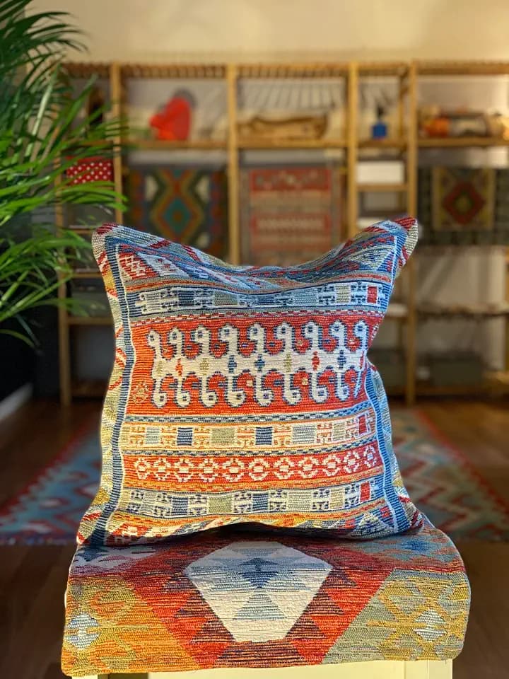 Traditional Kilim Pillow Cover, Woven Cotton, 18 x 18 Inch (Worm Trail)