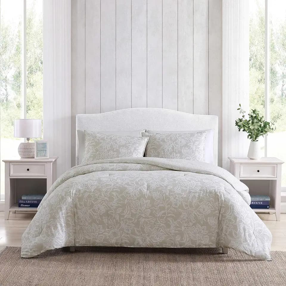 Nautica - Queen Size Comforter Set with Matching Sham