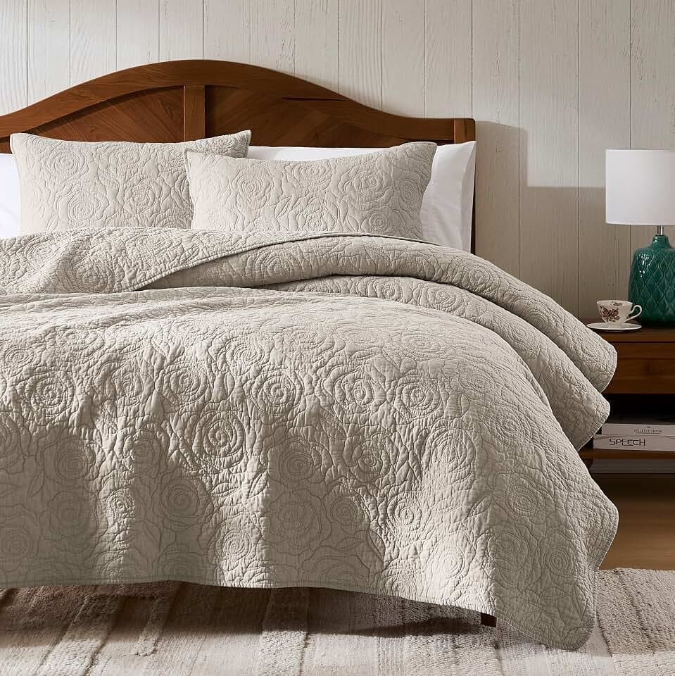WDCOZY Beige 100% Cotton Quilt Queen Size Bedding Sets with 2 Pillow Shams, Floral Rosette Lightweight Bedspread Soft Farmhouse Patterned Coverlet Quilted Comforter Bed Cover for All Season, 3 Pieces