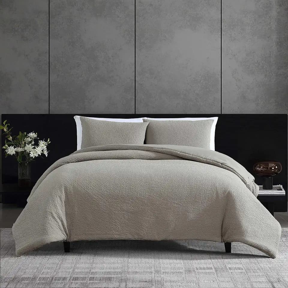Vera Wang - Queen Size Comforter Set with Matching Shams