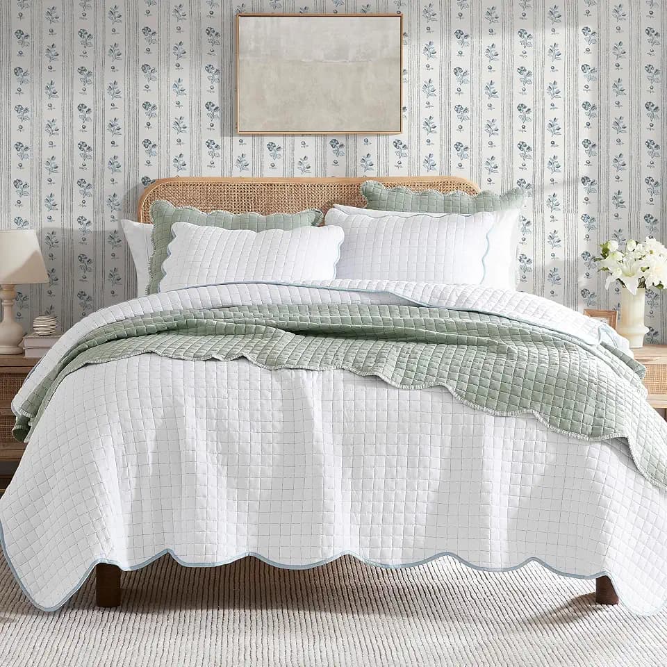 WDCOZY White Queen Size Quilt Bedding Set, Blue Scalloped Farmhouse Country Rustic Lightweight Soft Coverlet for All Season, Cute Cozy Kantha Pick Stitch Bedspread, 2 Pillow Shams