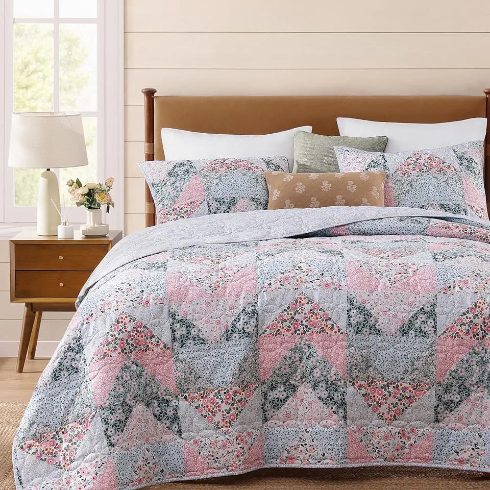 King Quilt Set-3 Pieces Soft Bedding Lightweight Floral Patchwork Coverlet