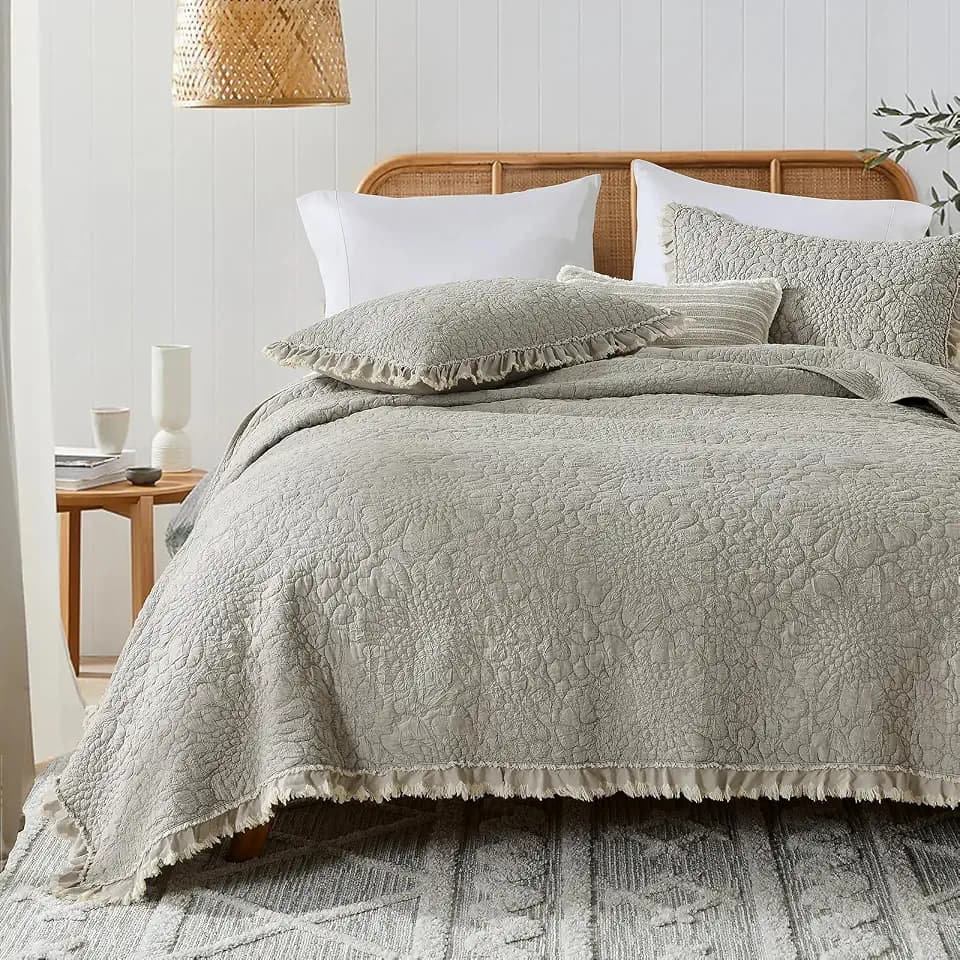 HORIMOTE HOME Beige Ruffled Quilt Queen Size, Stone-Washed Microfiber Lightweight Crinkled Farmhouse Rustic Shabby Chic Bedding Set, 3 Pieces Reversible Bedspread with Pillow Shams for All Season
