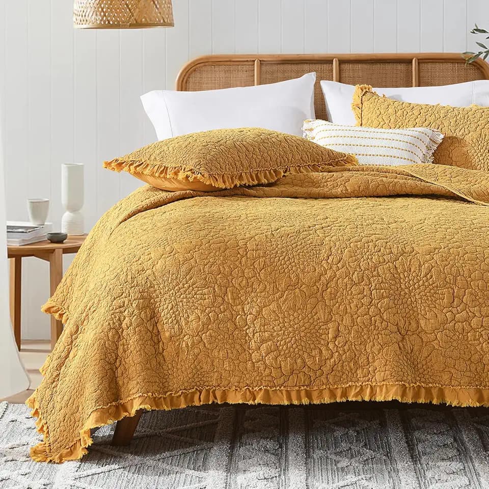 HORIMOTE HOME Yellow Ruffled Quilt Twin Size, Shabby Chic Floral Quilt Set Lightweight Crinkled Farmhouse Rustic Bedding Set, 2 Pieces Reversible Bedspread with 1 Pillow Sham for All Season