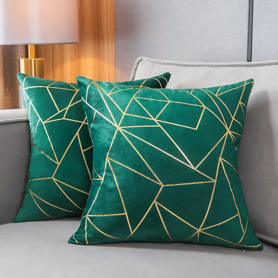YONGLIU Throw Pillow Covers Velvet Decorative 2 Packs Ultra-Soft Cushion Case for,Christmas,Sofa,Bedroom,Car Living Room (Alpine Green, 16"X16")