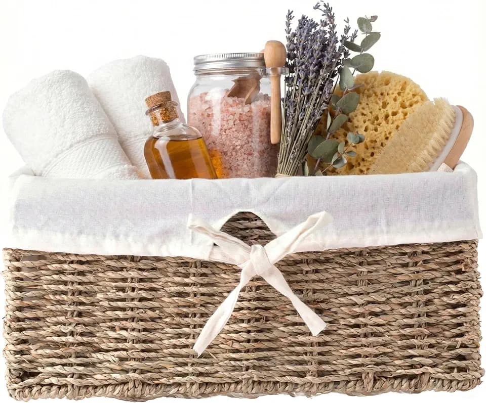 Vintiquewise Wicker Basket with White Lining, Seagrass Small Empty Gift Basket, Cute Wicker Basket for Gifts, Shelf or Toilet Tank Organizer