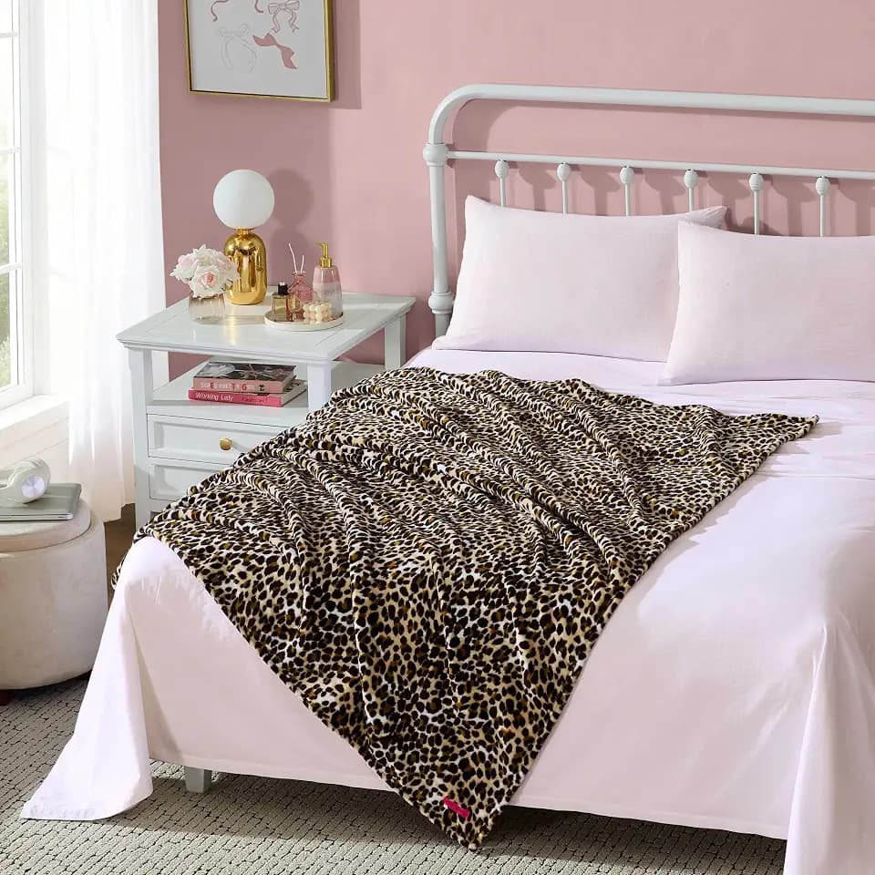 Betsey Johnson - Ultra Soft Plush Throw Blanket for Couch & Bed, 50 x 70