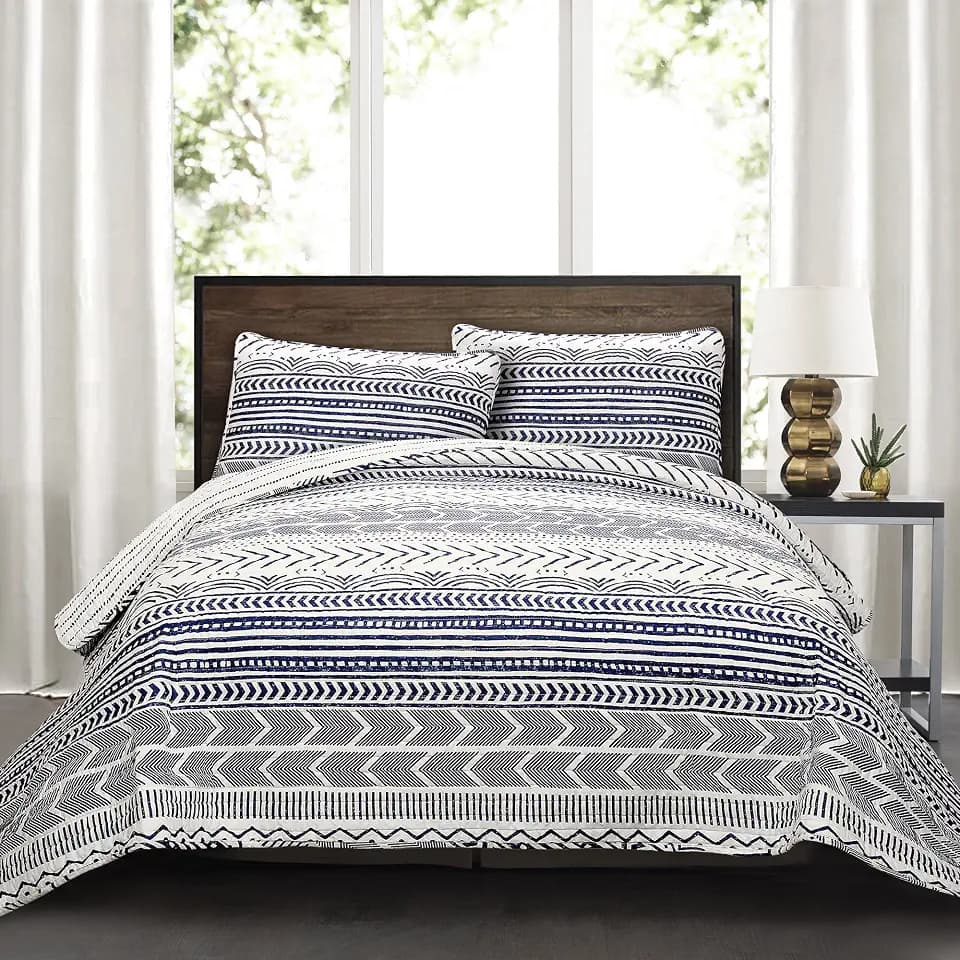 Lush Decor Hygge Geo Cotton Reversible Quilt, 3 Piece Set, King, Navy/White - Geometric Striped Bedding - King Size Quilt Bedding Navy - Dark Blue Bed Set - Scandinavian Decor