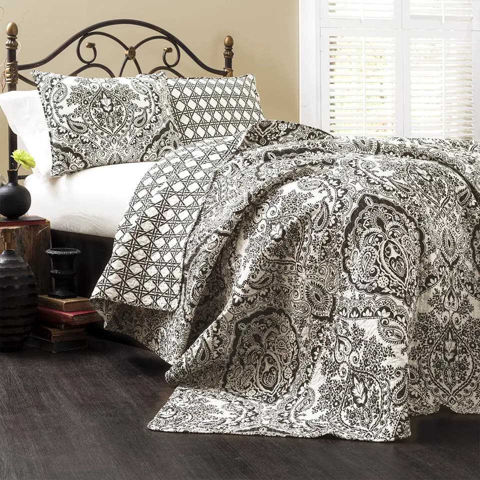 Lush Decor Aubree Quilt Paisley Damask Print Pattern Reversible 3 Piece Lightweight Bedding Blanket Bedspread Set - King - Black and White